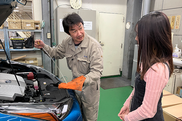点検について説明している様子の写真